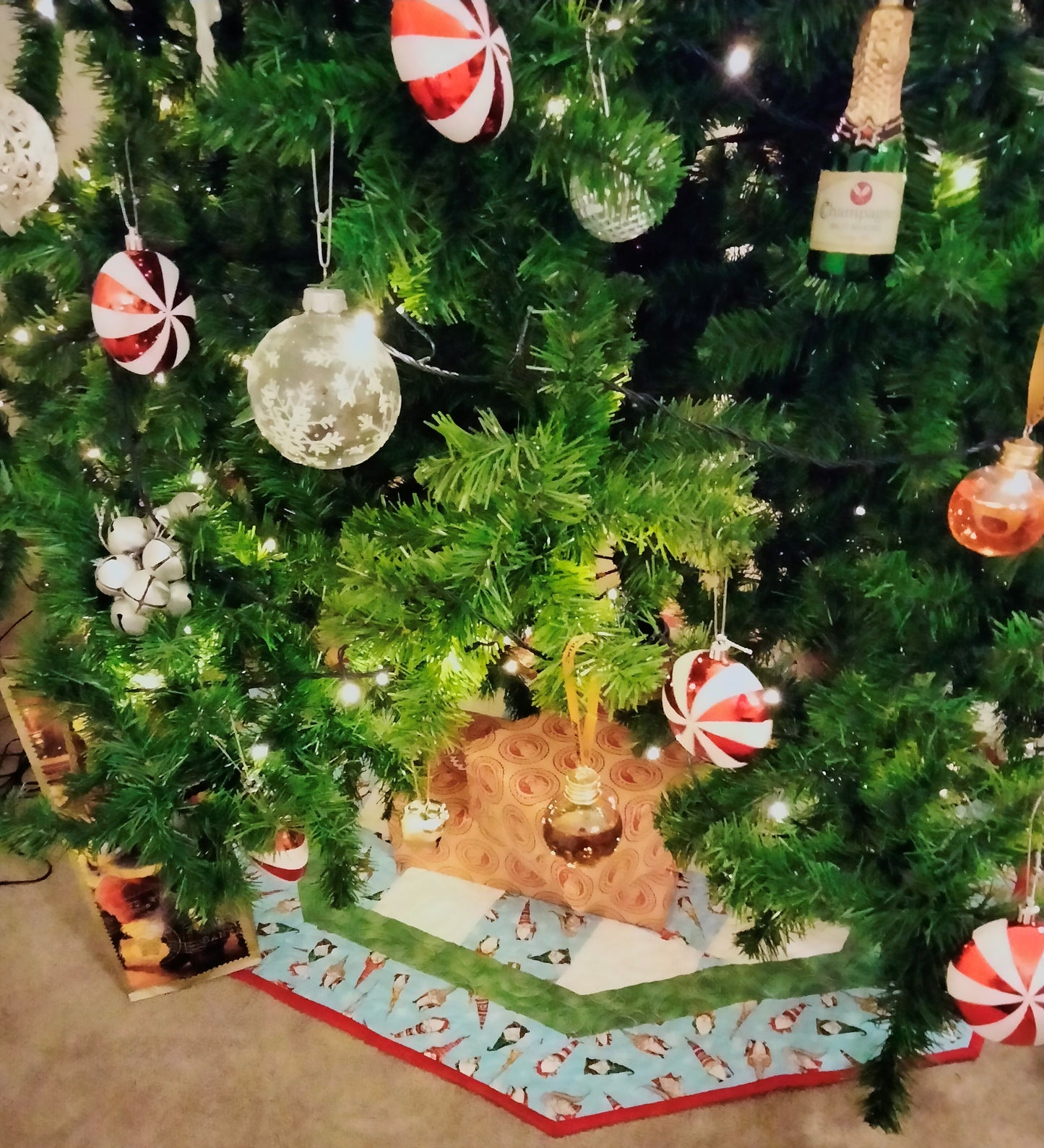 Kit - Patchwork Christmas Tree Skirt